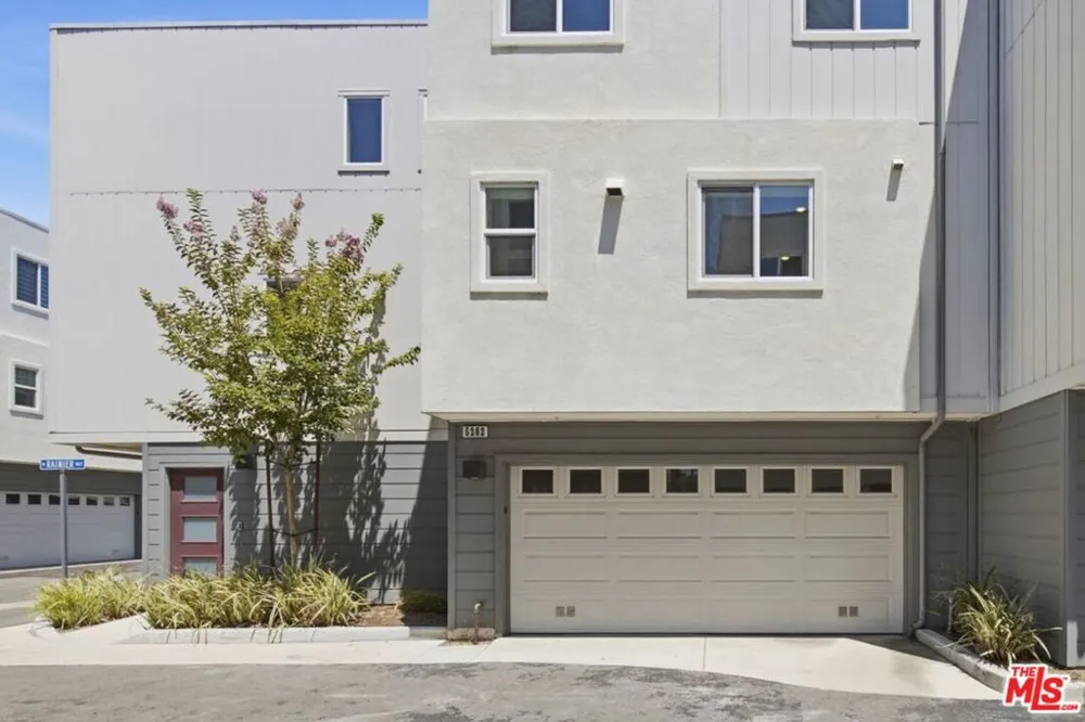 5262 Rainier Way Valley Village, CA 91607