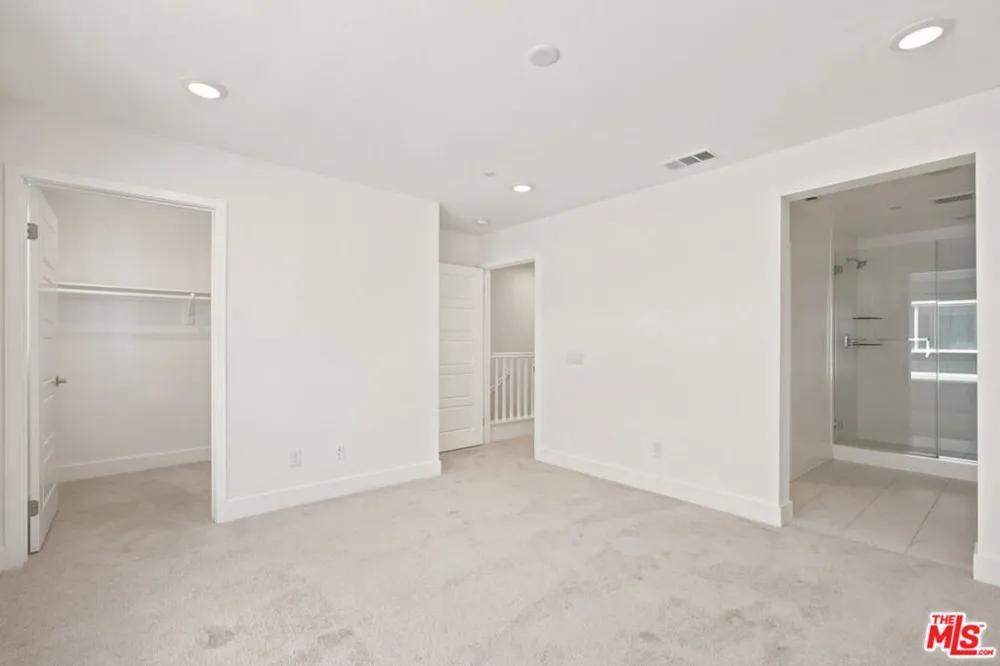 5262 Rainier Way Valley Village, CA 91607