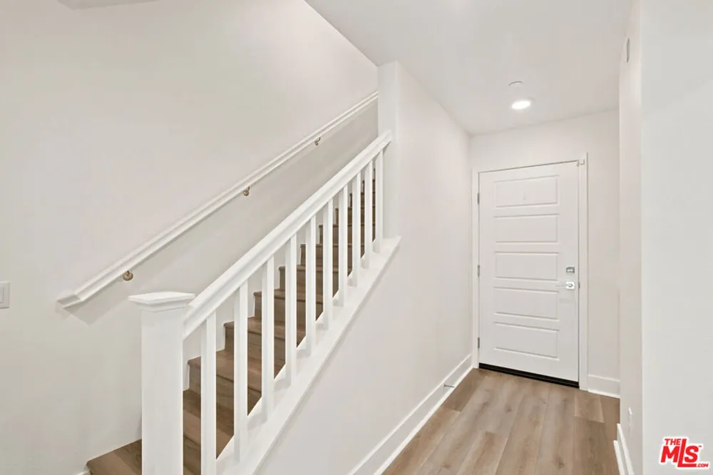 5262 Rainier Way Valley Village, CA 91607