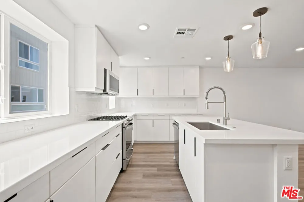 5262 Rainier Way Valley Village, CA 91607