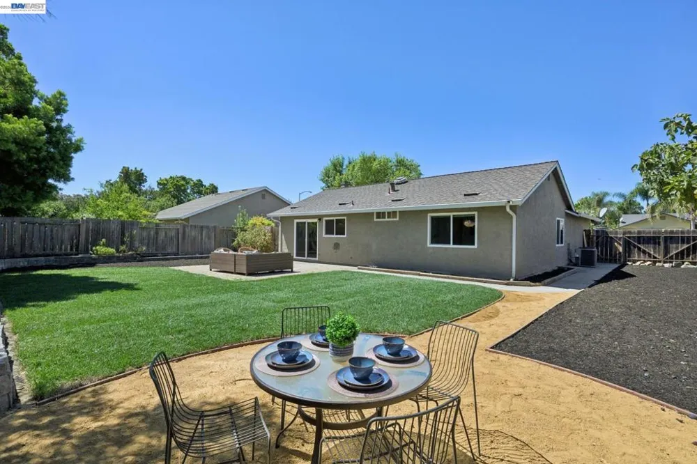 1665 Honeysuckle Rd Livermore, CA 94551