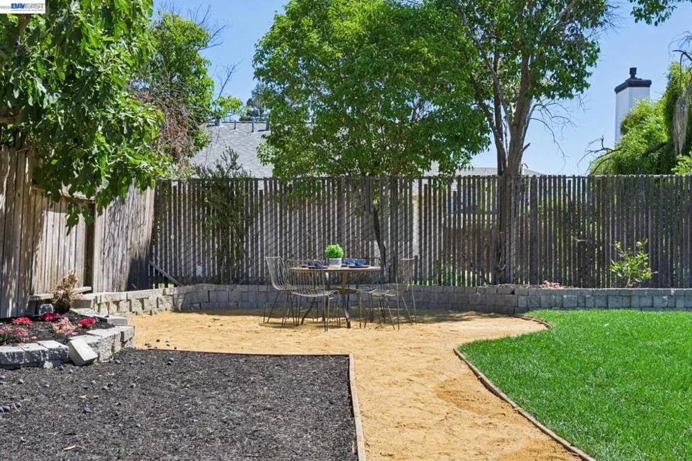 1665 Honeysuckle Rd Livermore, CA 94551