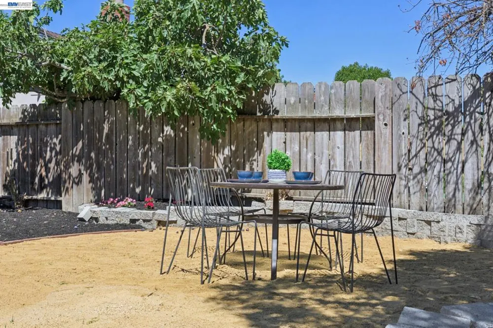 1665 Honeysuckle Rd Livermore, CA 94551
