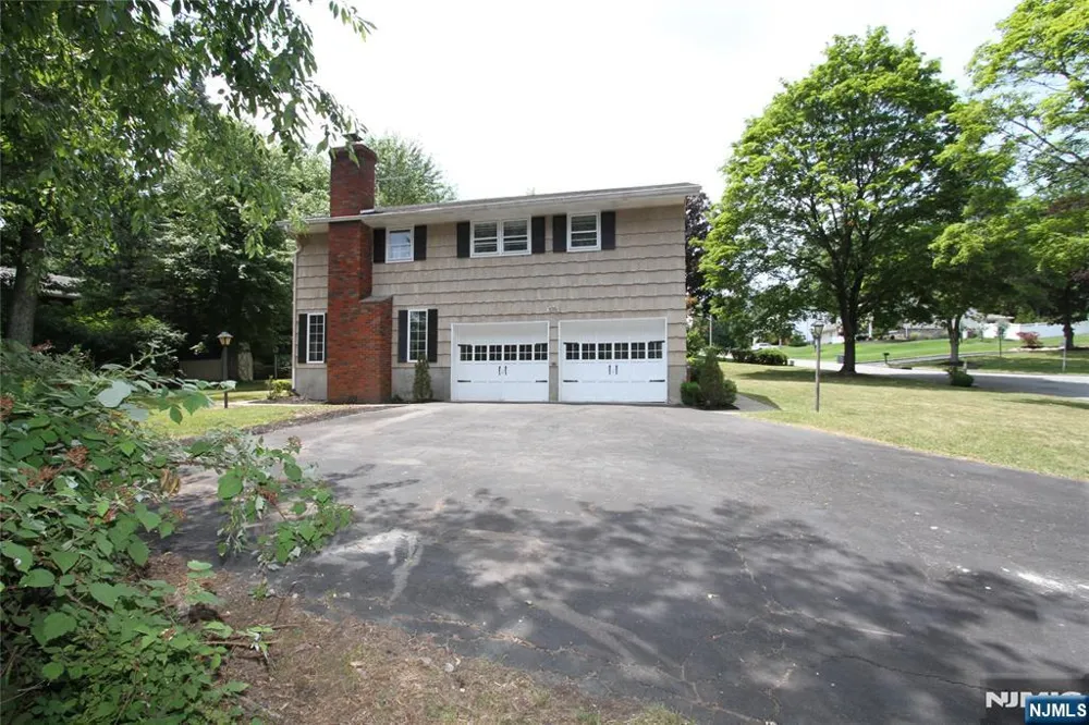10 Bayberry Drive Montvale, NJ 07645