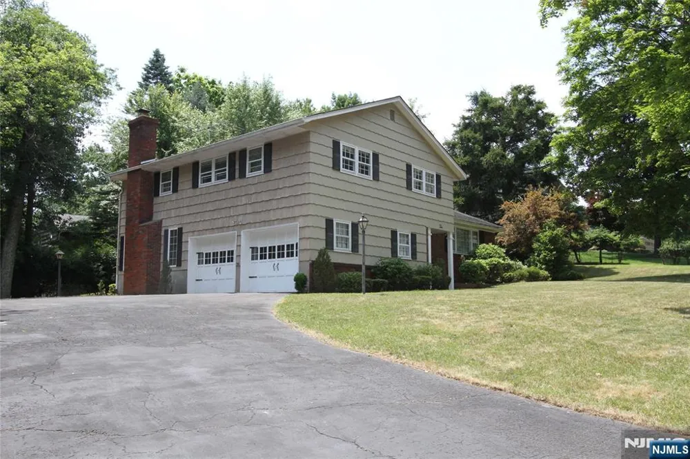 10 Bayberry Drive Montvale, NJ 07645