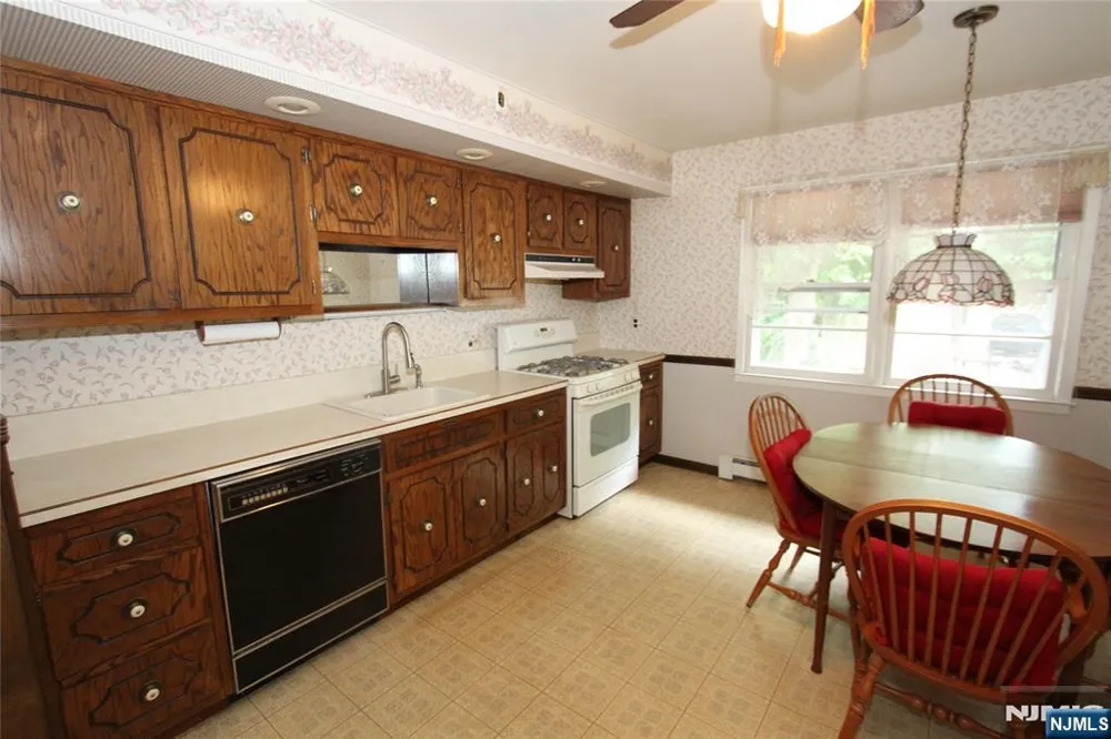 10 Bayberry Drive Montvale, NJ 07645