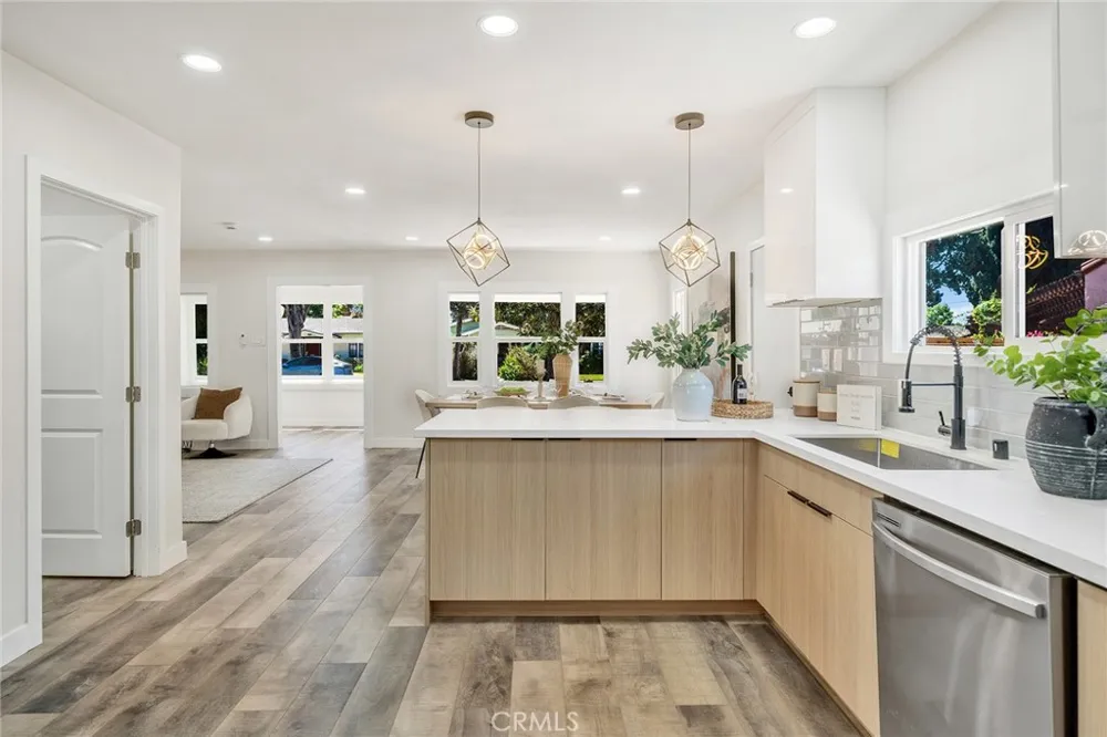 329 W Whiting Avenue Fullerton, CA 92832
