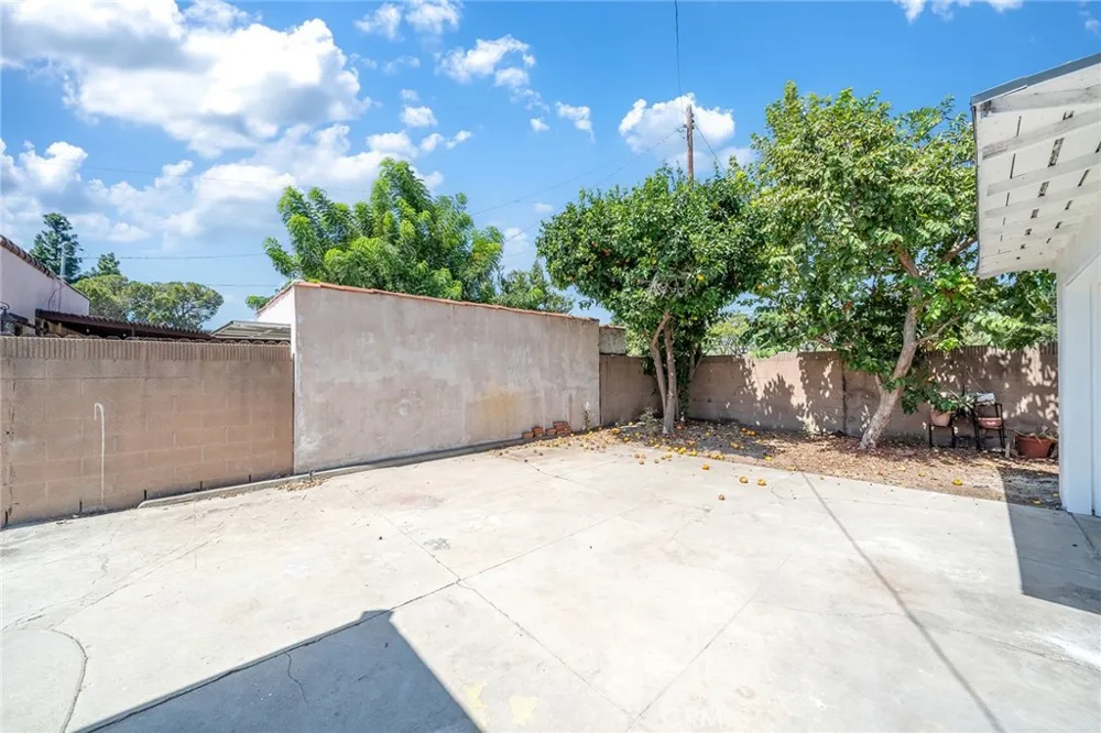 329 W Whiting Avenue Fullerton, CA 92832