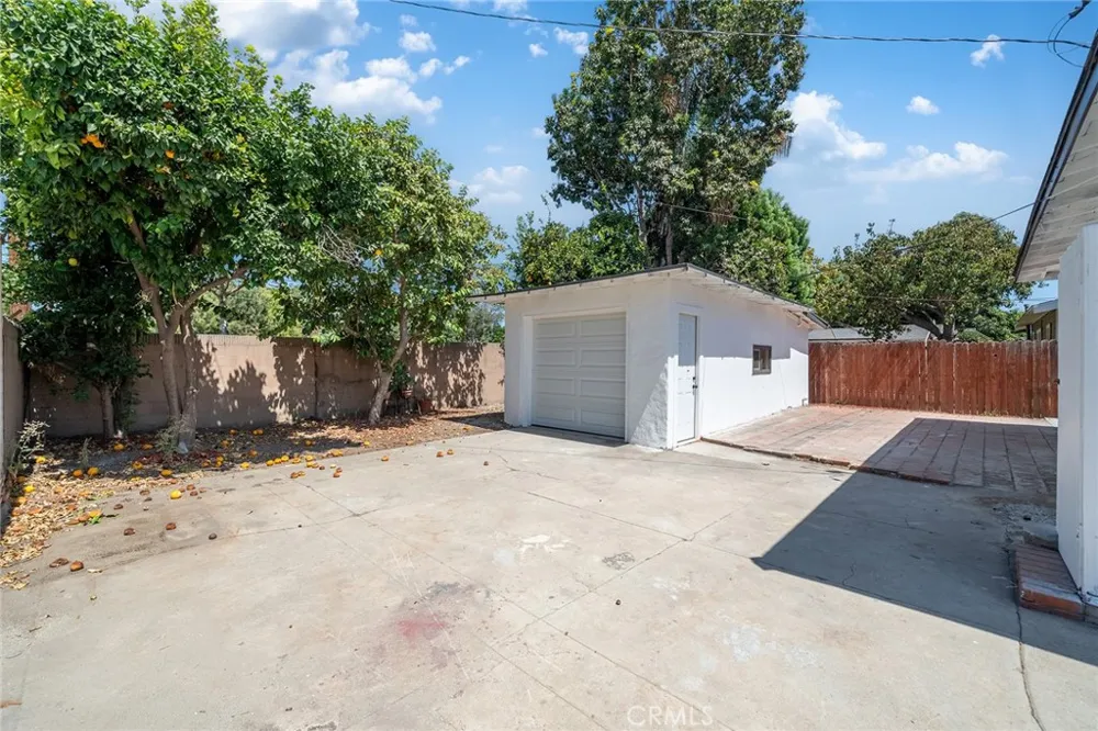 329 W Whiting Avenue Fullerton, CA 92832