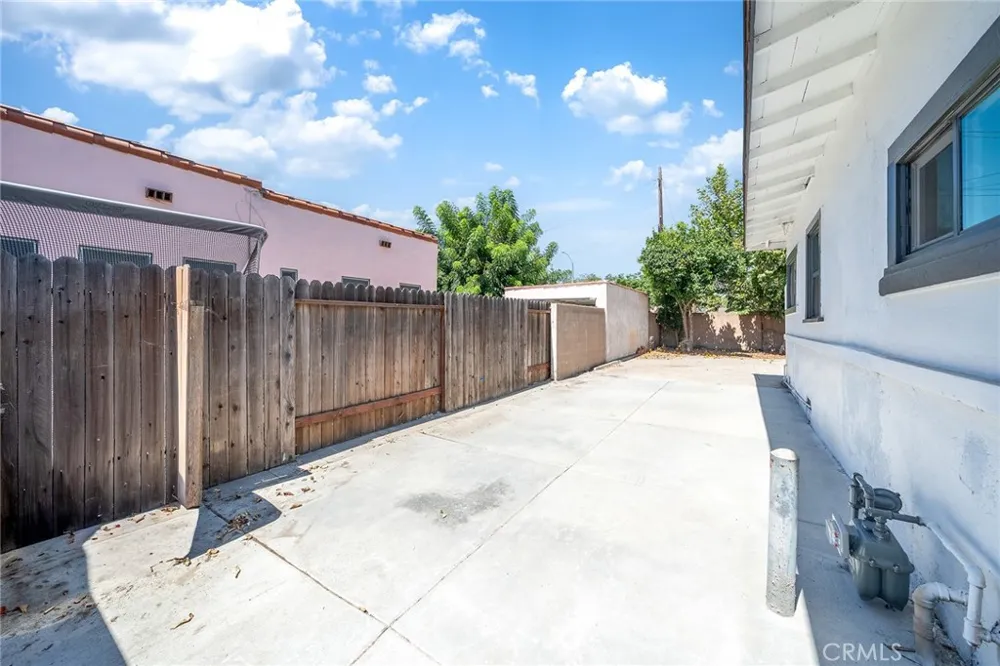 329 W Whiting Avenue Fullerton, CA 92832