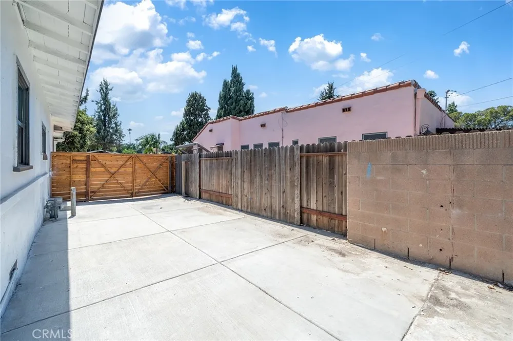 329 W Whiting Avenue Fullerton, CA 92832