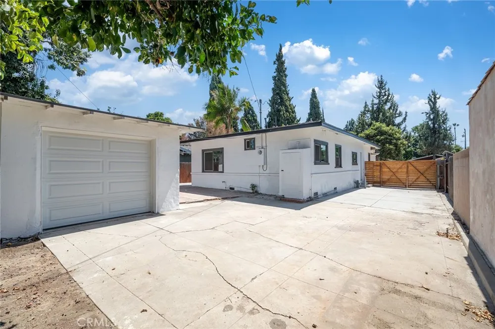 329 W Whiting Avenue Fullerton, CA 92832