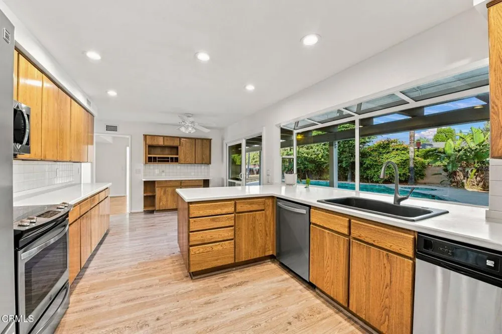 1128 El Monte Drive Simi Valley, CA 93065