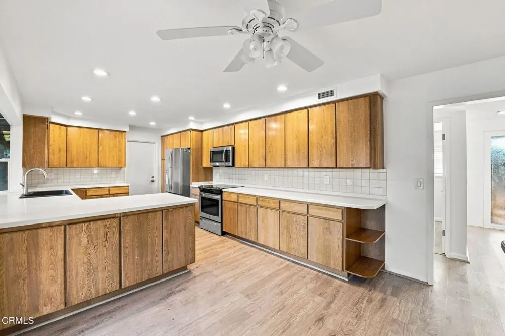 1128 El Monte Drive Simi Valley, CA 93065