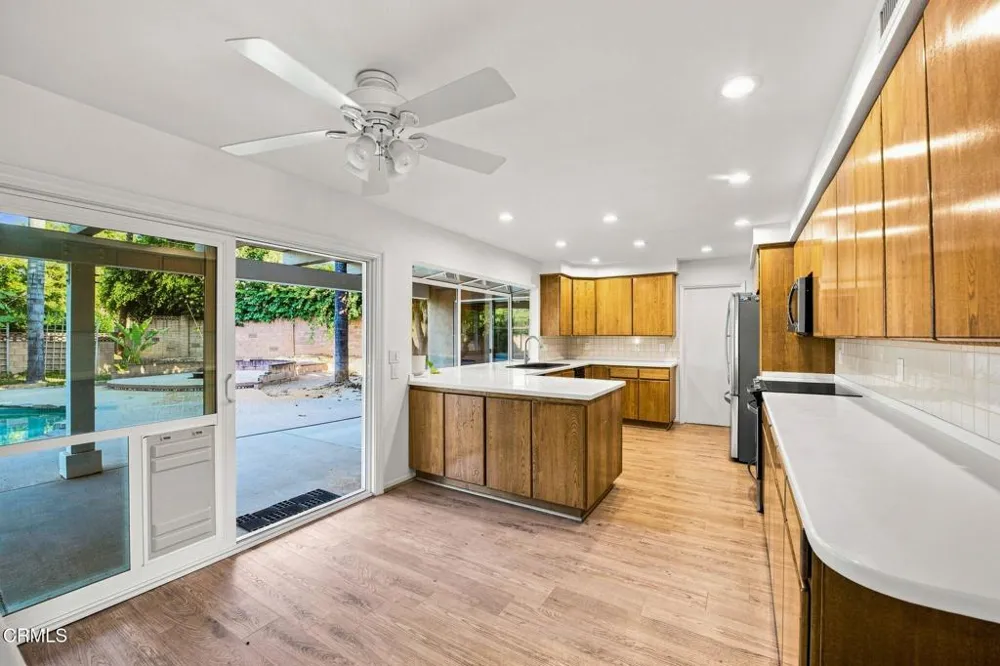 1128 El Monte Drive Simi Valley, CA 93065