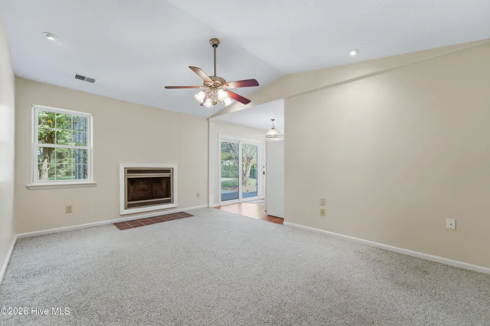 119 E Ivybridge Drive Hubert, NC 28539