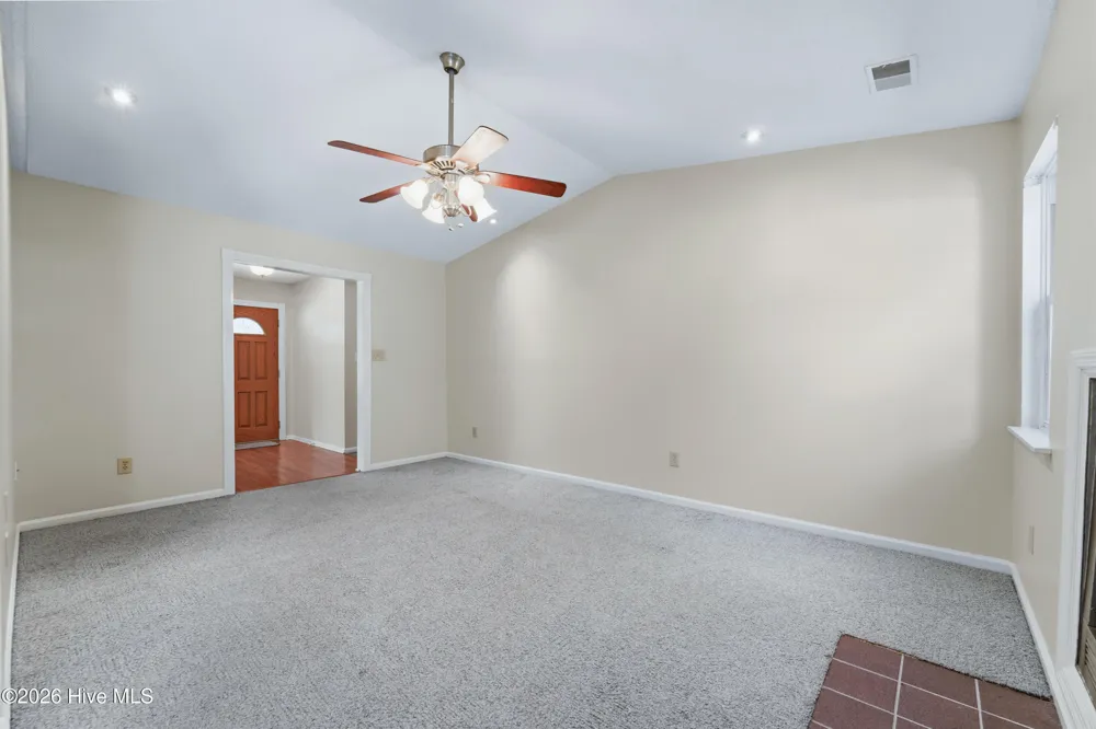 119 E Ivybridge Drive Hubert, NC 28539