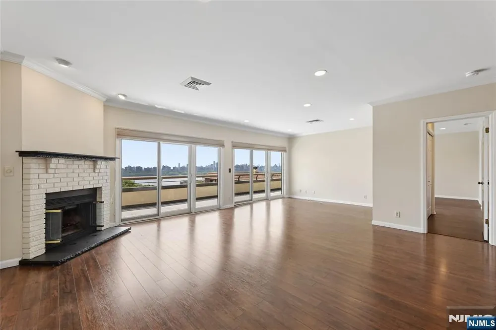 300 Gorge Road 57 Cliffside Park, NJ 07010