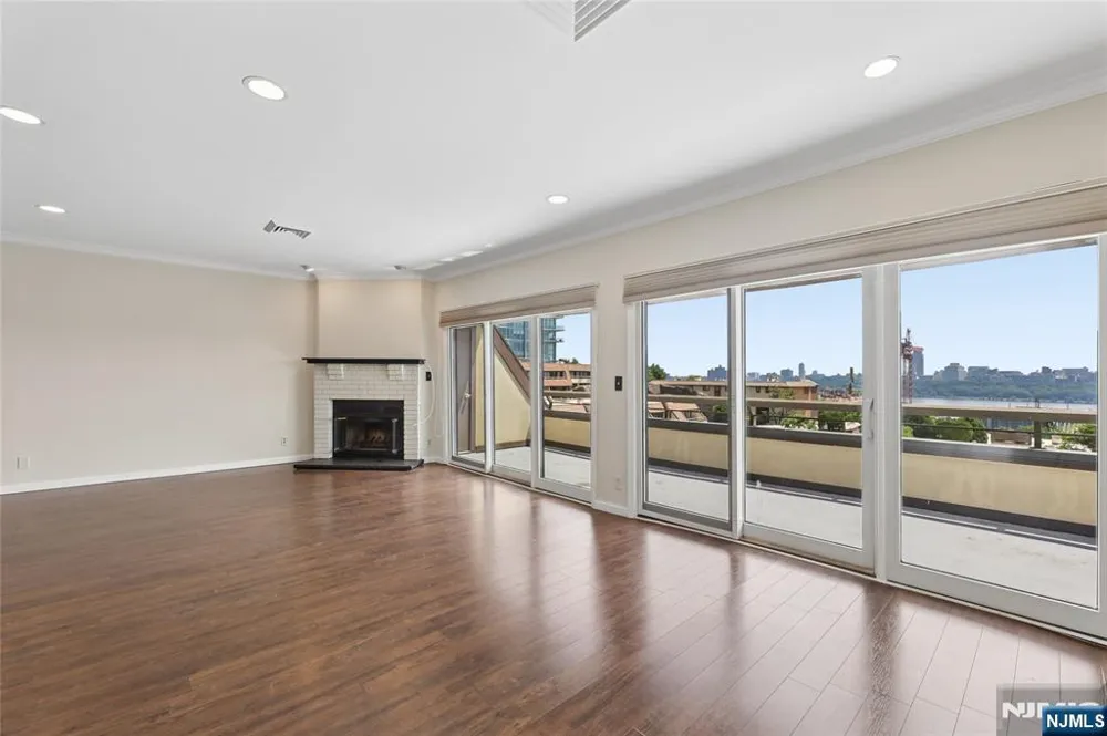300 Gorge Road 57 Cliffside Park, NJ 07010