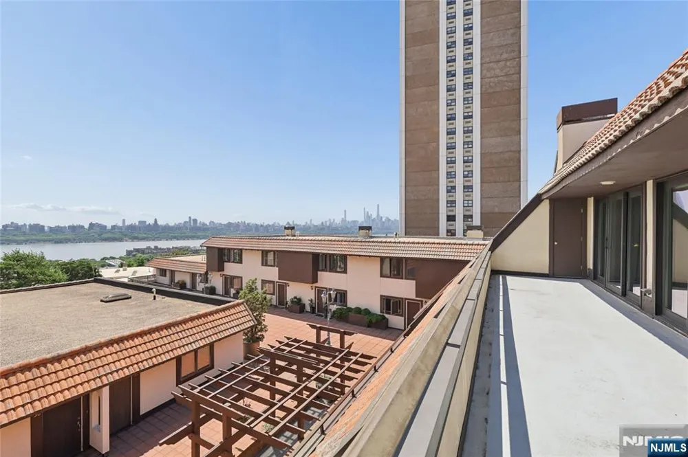 300 Gorge Road 57 Cliffside Park, NJ 07010