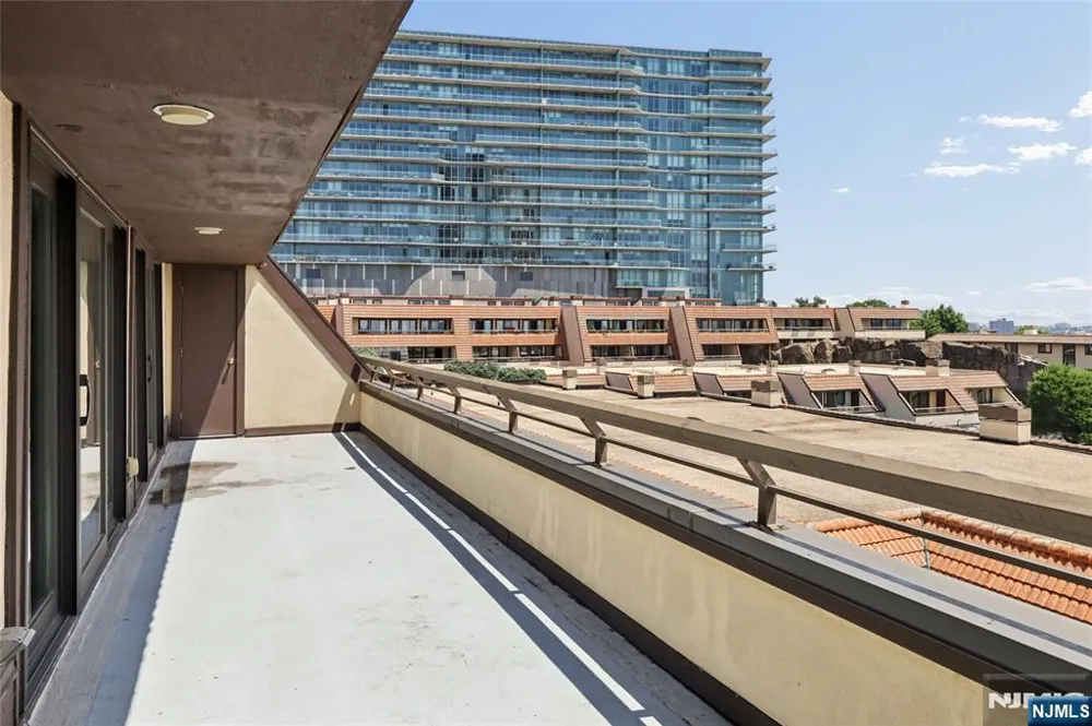 300 Gorge Road 57 Cliffside Park, NJ 07010