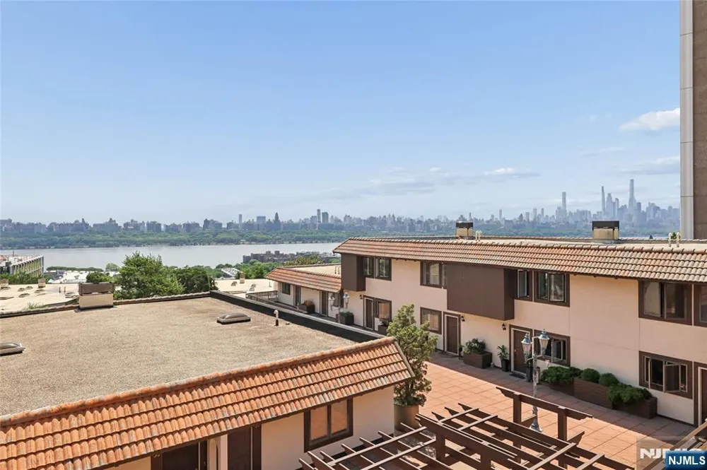 300 Gorge Road 57 Cliffside Park, NJ 07010