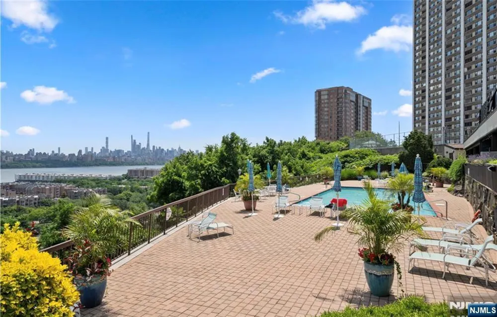 300 Gorge Road 57 Cliffside Park, NJ 07010
