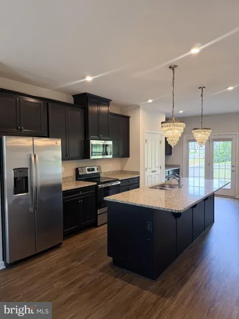 8605 UPTON