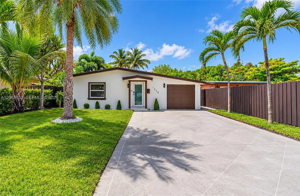 1525 NE 18th Ave Fort Lauderdale, FL 33304