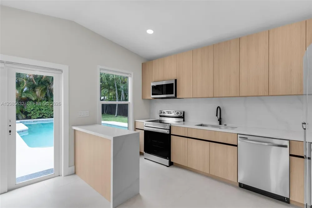 1525 NE 18th Ave Fort Lauderdale, FL 33304