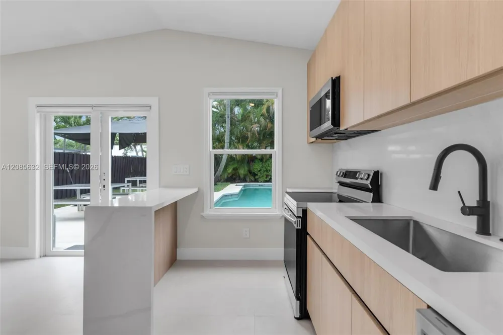 1525 NE 18th Ave Fort Lauderdale, FL 33304