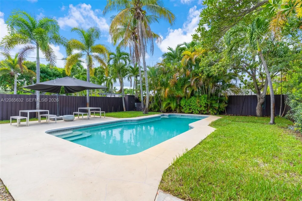 1525 NE 18th Ave Fort Lauderdale, FL 33304