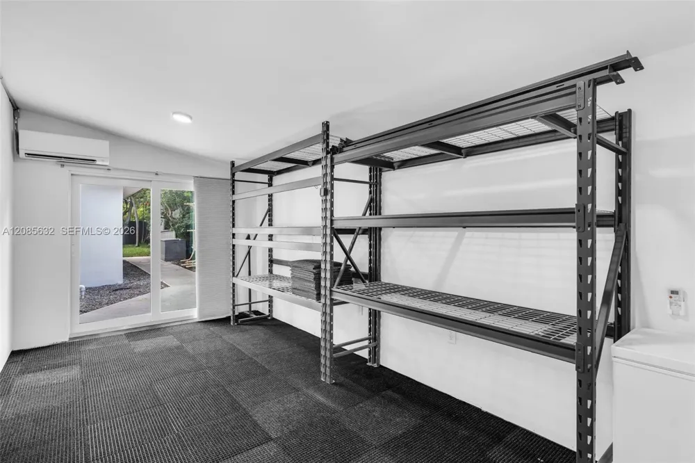 1525 NE 18th Ave Fort Lauderdale, FL 33304