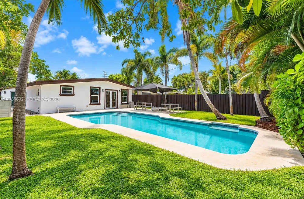 1525 NE 18th Ave Fort Lauderdale, FL 33304