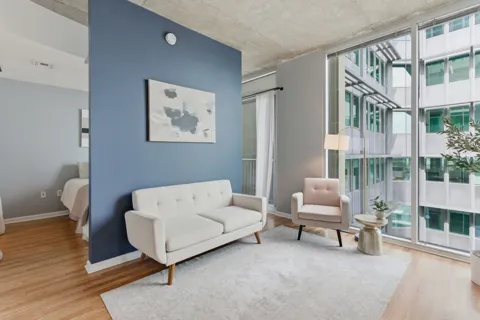 415 Church St #2807