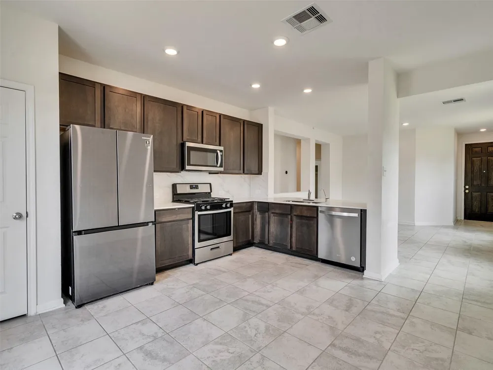 6011 Whitewing Road Rosenberg, TX 77469