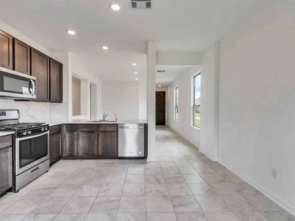 6011 Whitewing Road Rosenberg, TX 77469