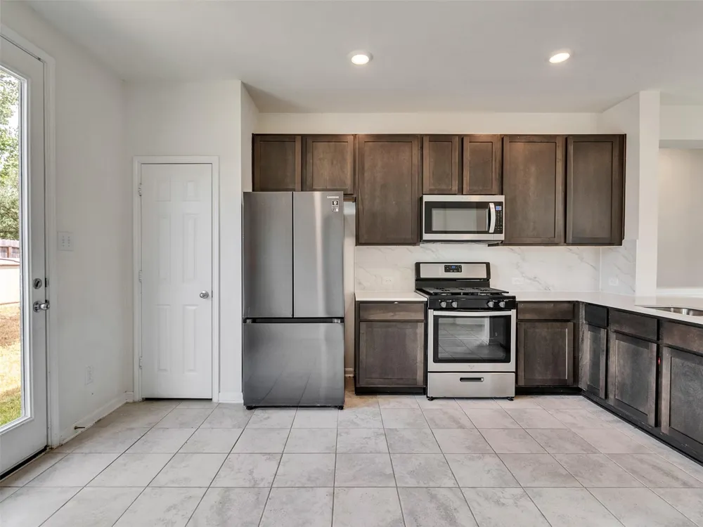 6011 Whitewing Road Rosenberg, TX 77469