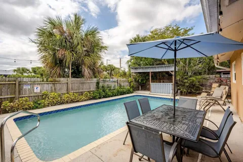 6528 COUNTRY WOOD WAY