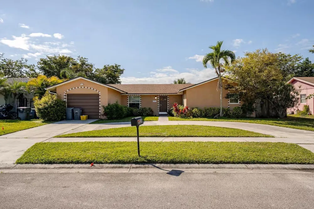 6528 COUNTRY WOOD WAY Delray Beach, FL 33484