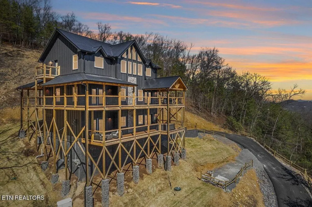 2759 Overholt Tr Sevierville, TN 37862