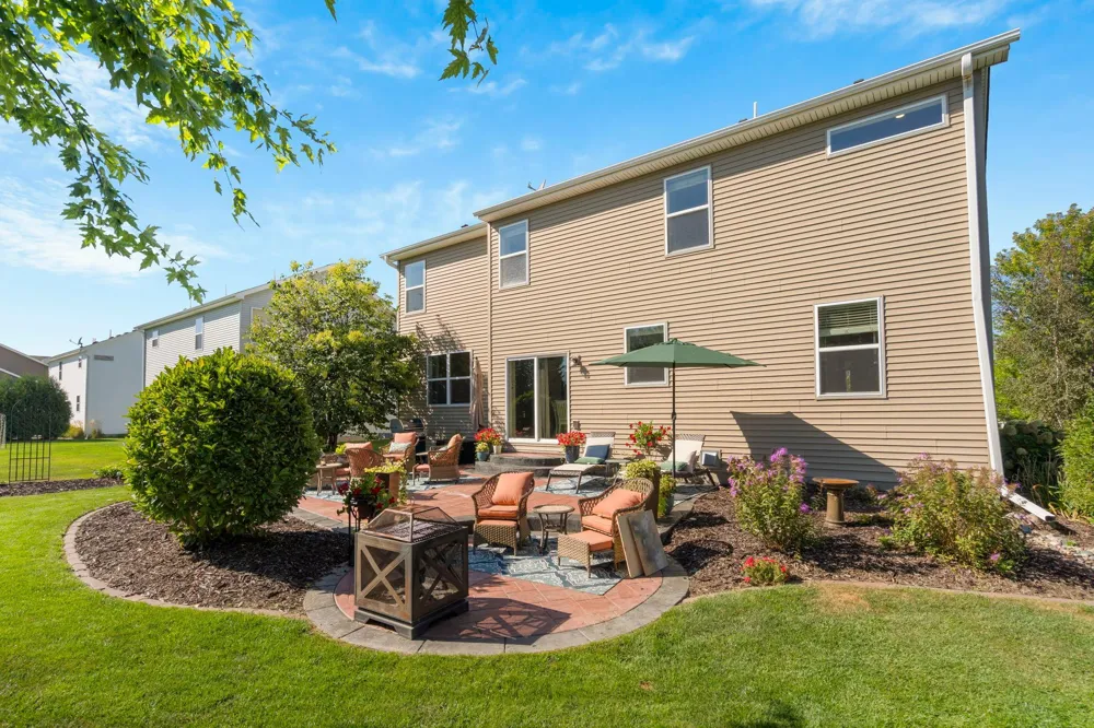 2442 Lacy Lane Victoria, MN 55386