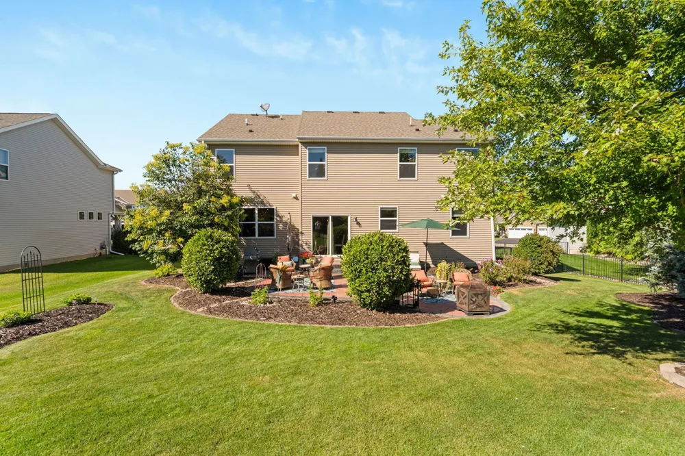 2442 Lacy Lane Victoria, MN 55386