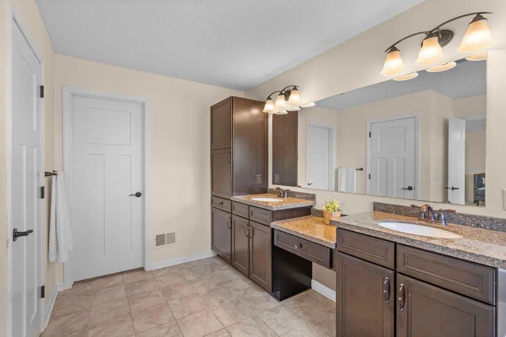 2442 Lacy Lane Victoria, MN 55386