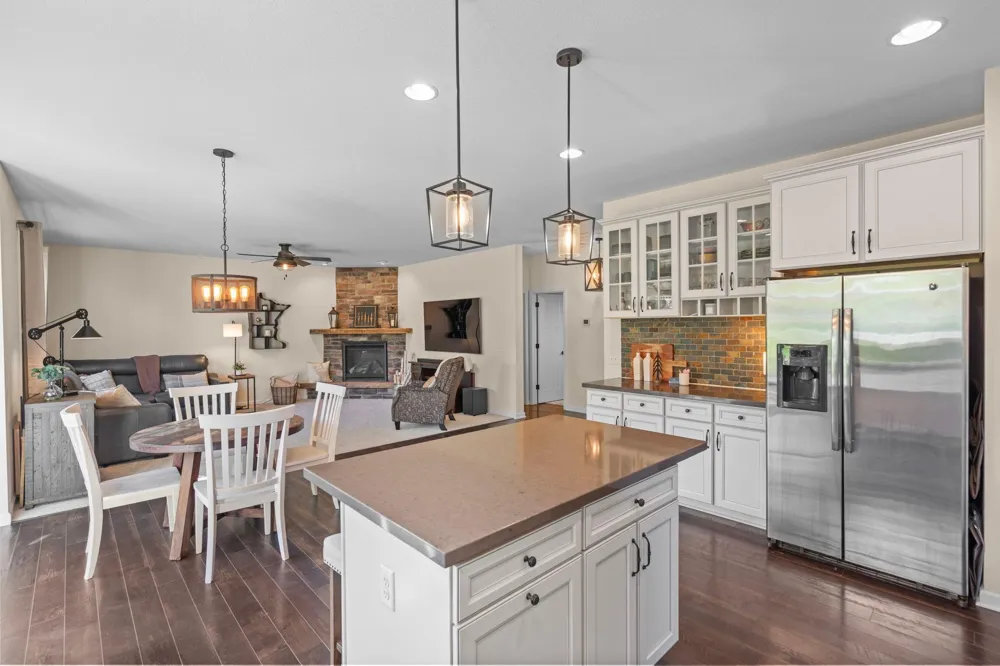 2442 Lacy Lane Victoria, MN 55386