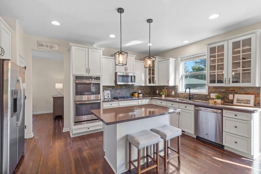 2442 Lacy Lane Victoria, MN 55386
