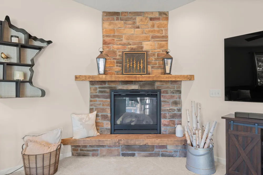 2442 Lacy Lane Victoria, MN 55386