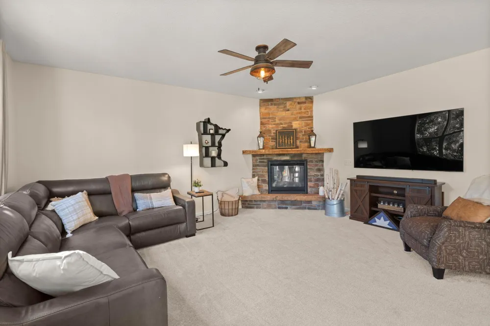 2442 Lacy Lane Victoria, MN 55386