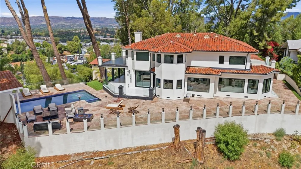5252 Darro Road Woodland Hills, CA 91364