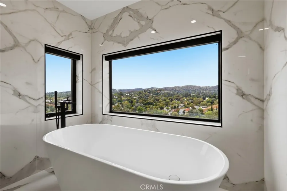 5252 Darro Road Woodland Hills, CA 91364